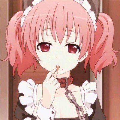 女子踹人前被保安关车门夹腿